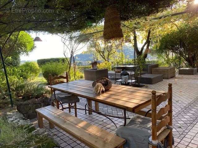 Maison à CHATEAUNEUF-GRASSE