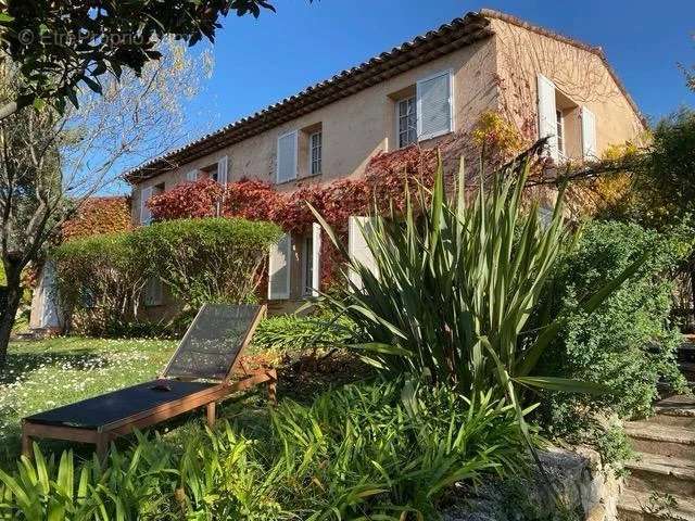 Maison à CHATEAUNEUF-GRASSE