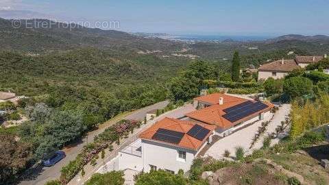 Maison à LES ADRETS-DE-L&#039;ESTEREL