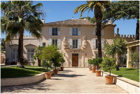 Maison à SAINT-CYR-SUR-MER