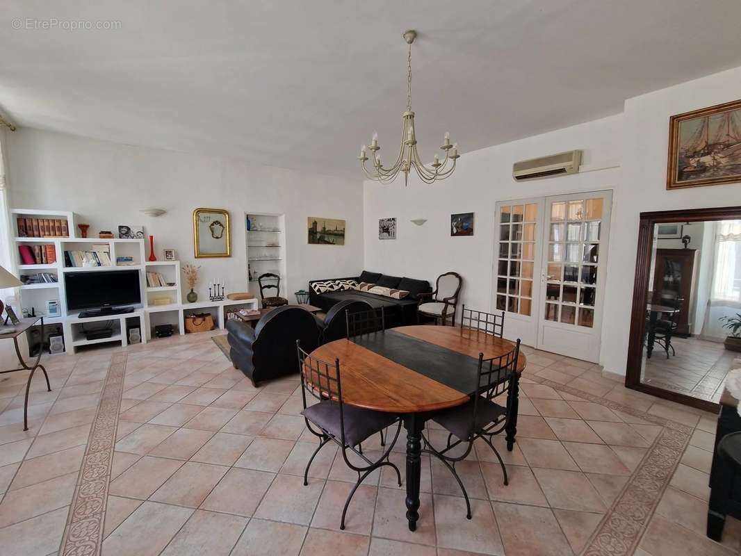 Appartement à MARSEILLE-6E