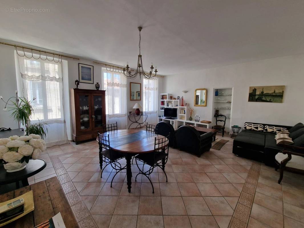 Appartement à MARSEILLE-6E