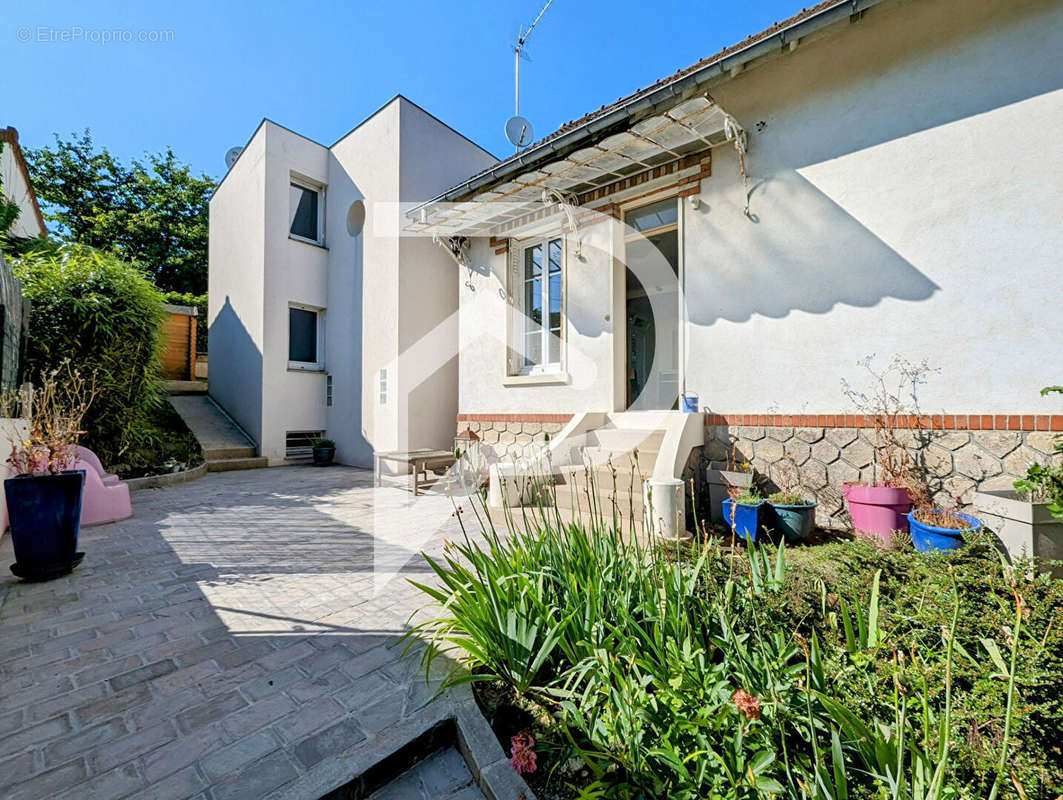 Maison à LA FRETTE-SUR-SEINE