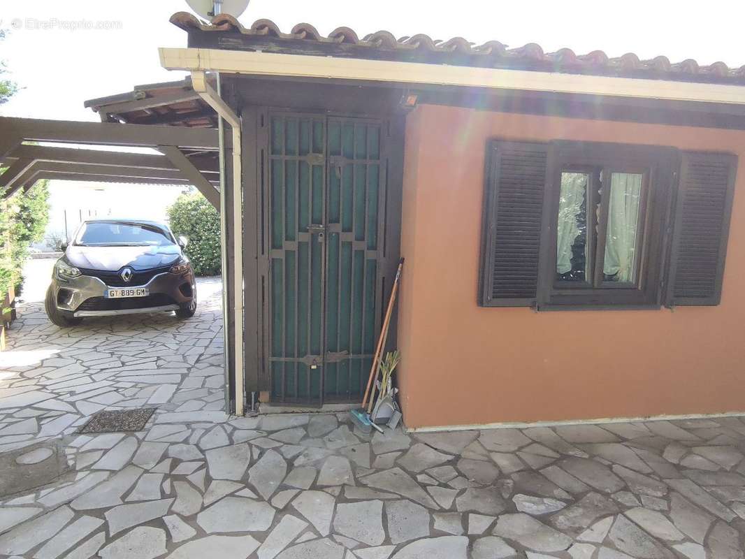 Maison à ROQUEBRUNE-SUR-ARGENS