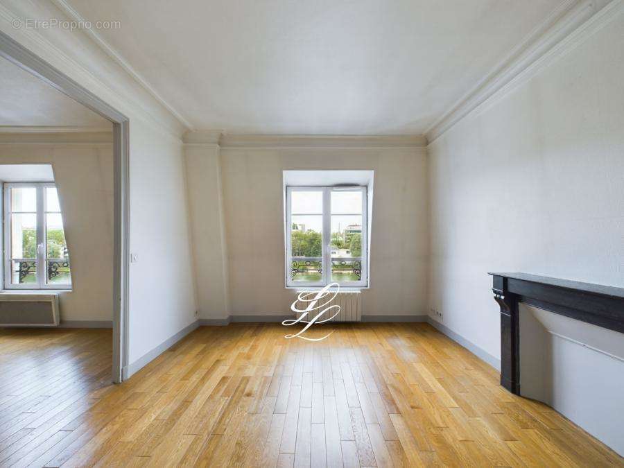 Appartement à COURBEVOIE