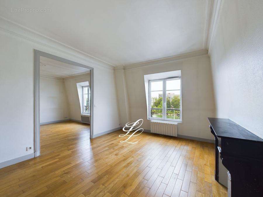 Appartement à COURBEVOIE