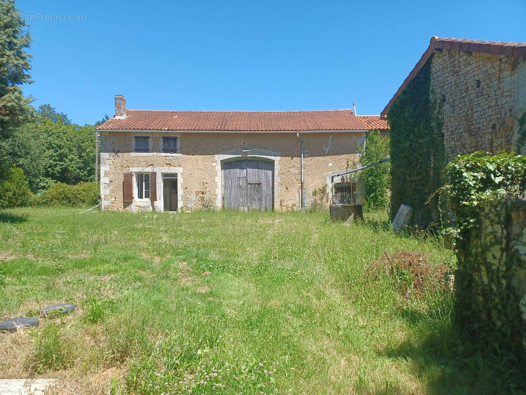 Maison à CHASSENEUIL-SUR-BONNIEURE