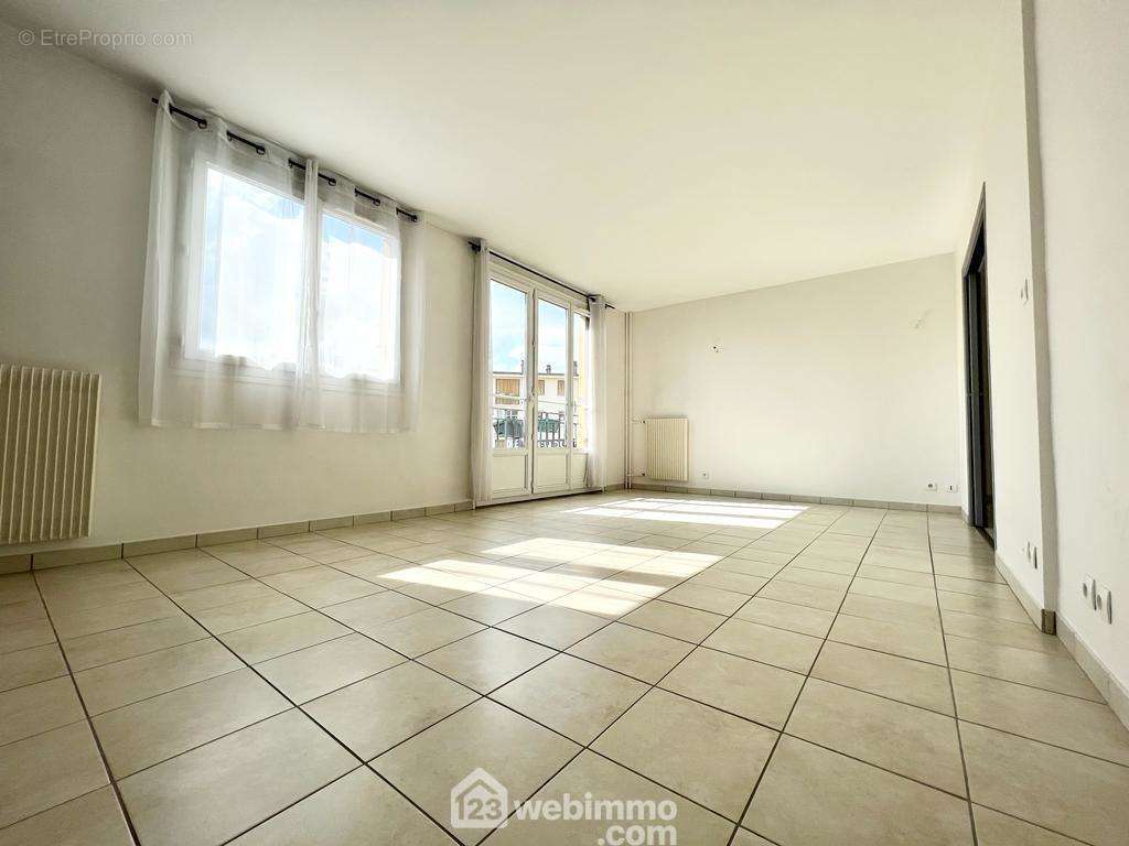 Appartement à LE PLESSIS-ROBINSON