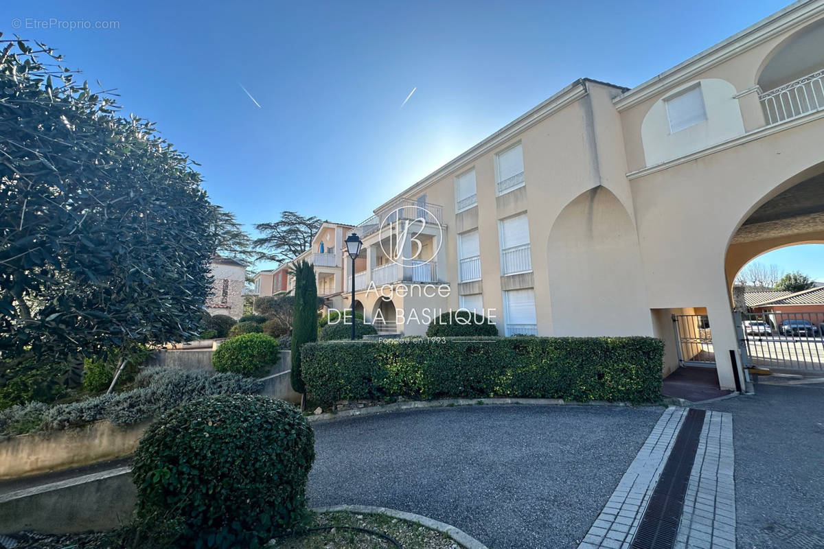 Appartement à SAINT-MAXIMIN-LA-SAINTE-BAUME