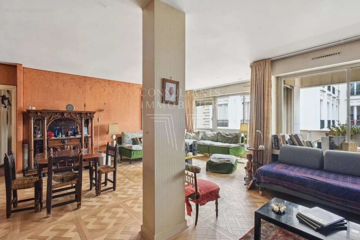 Appartement à PARIS-7E