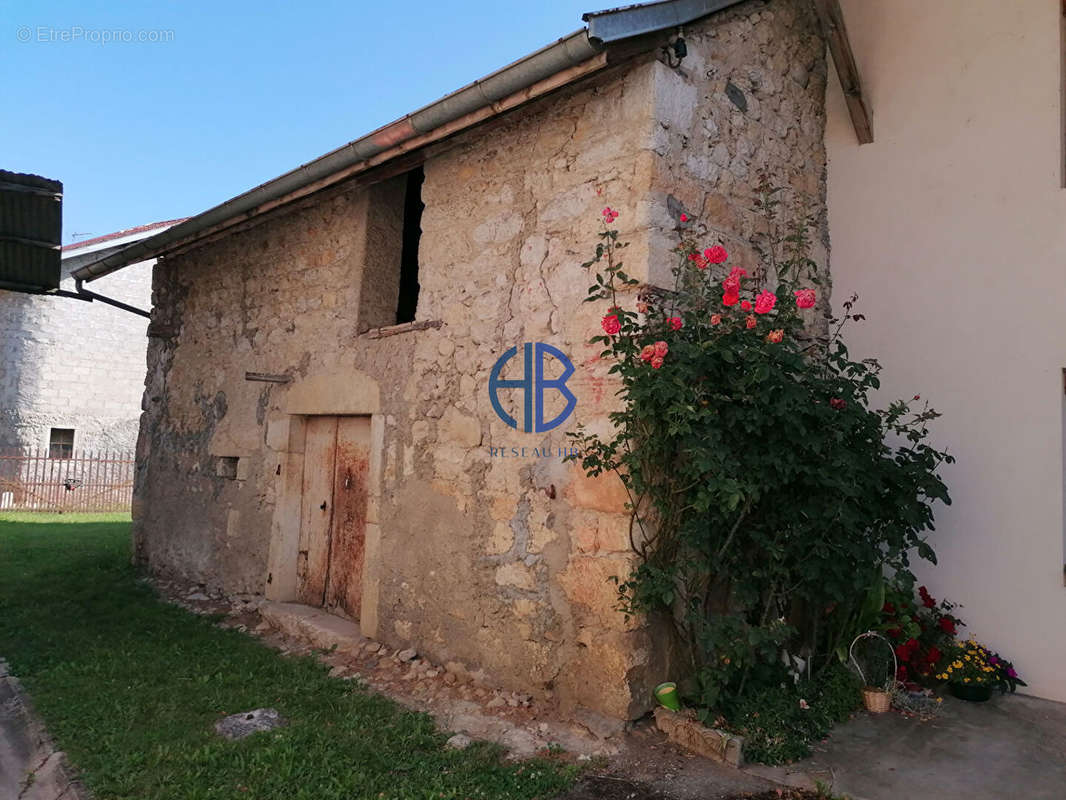 Maison à CEYZERIEU