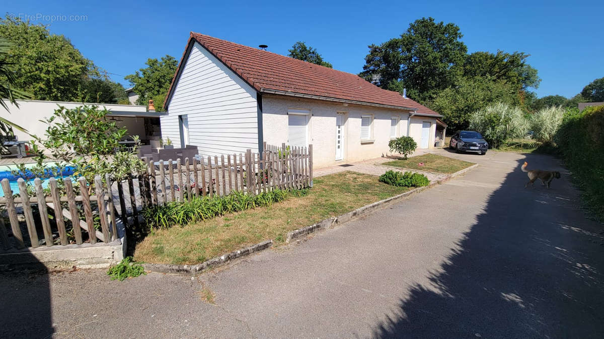 Maison à MONCEY