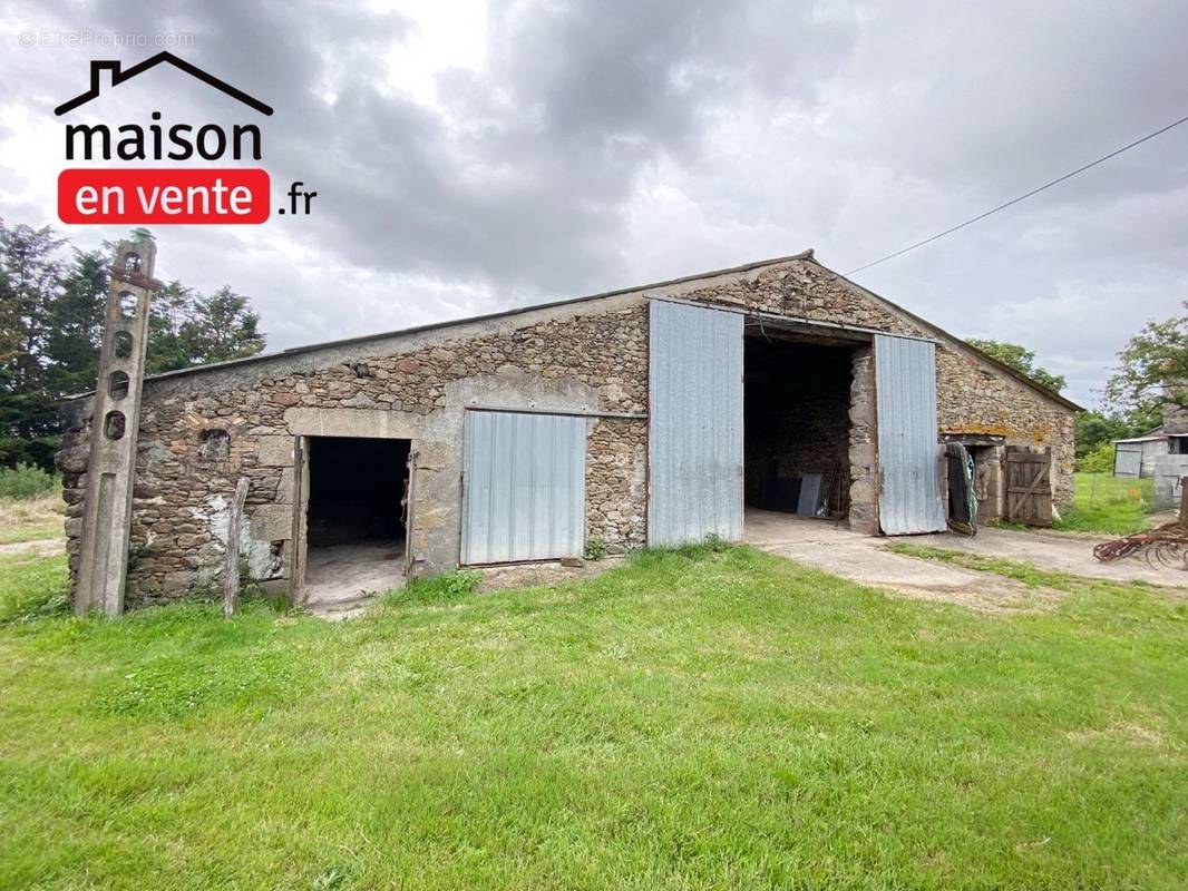 Maison à LES LANDES-GENUSSON