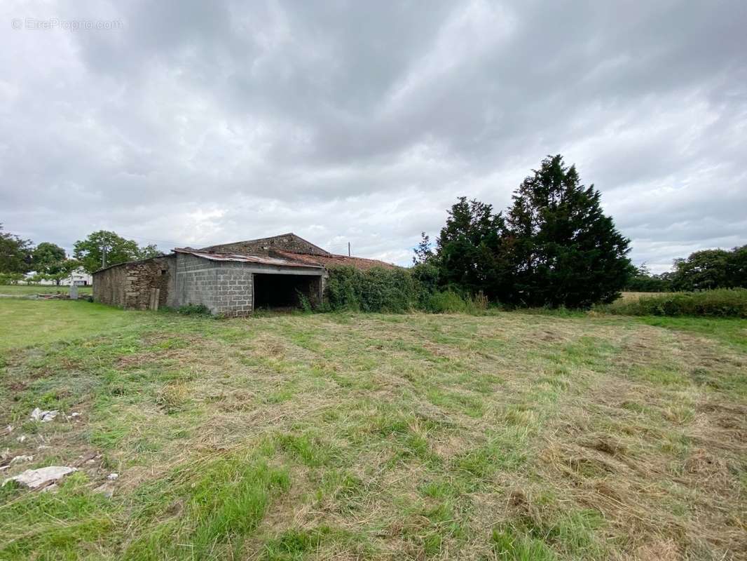 Maison à LES LANDES-GENUSSON