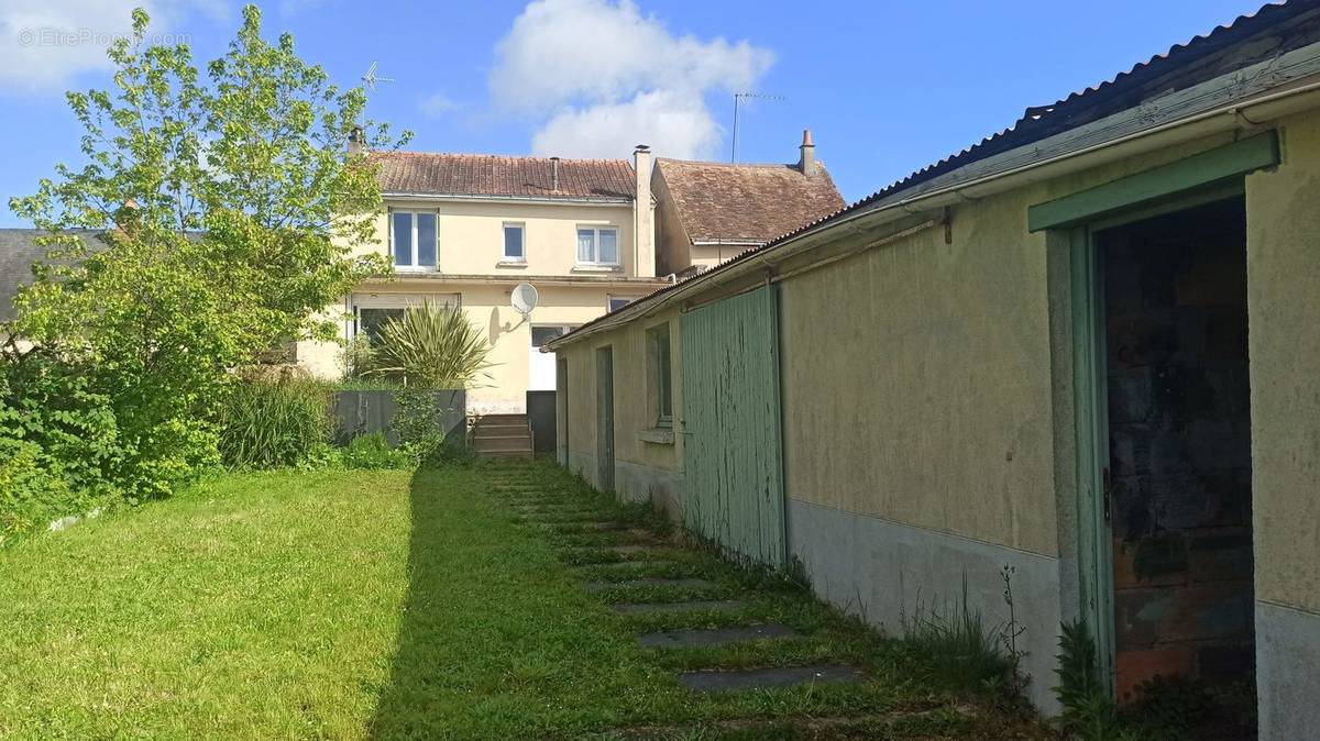 Maison à BAZOUGES-SUR-LE-LOIR