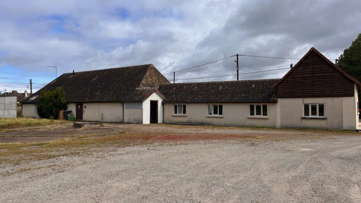 Parking/Vue arrière - Maison à TERREHAULT