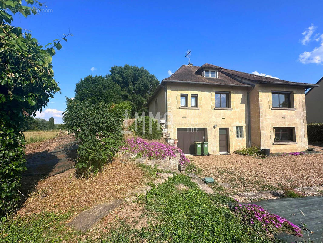 Maison à LA CHARTRE-SUR-LE-LOIR