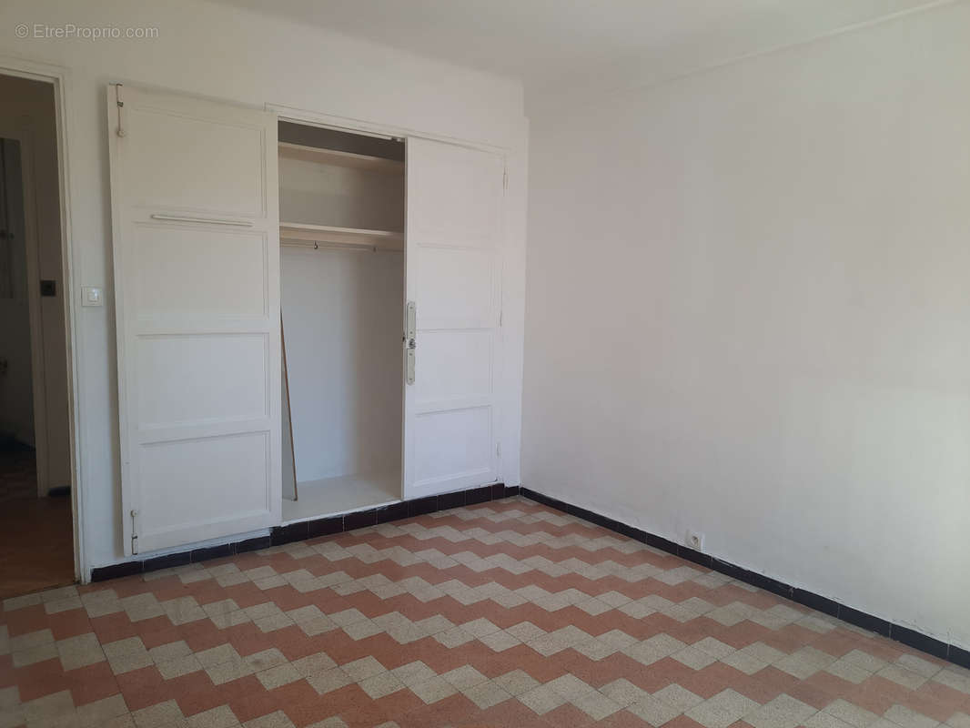 Appartement à MARSEILLE-3E