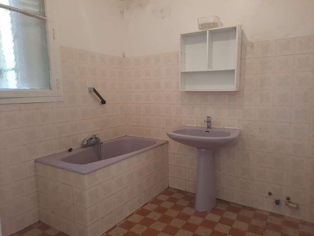 Appartement à MARSEILLE-3E