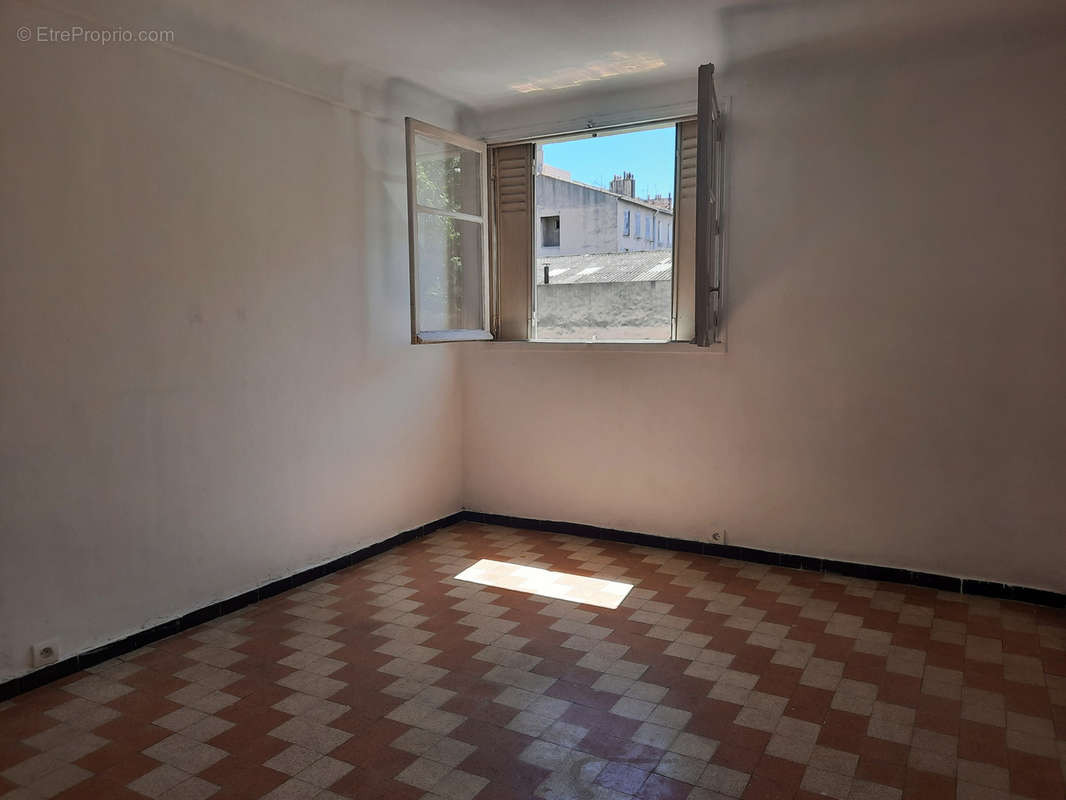 Appartement à MARSEILLE-3E