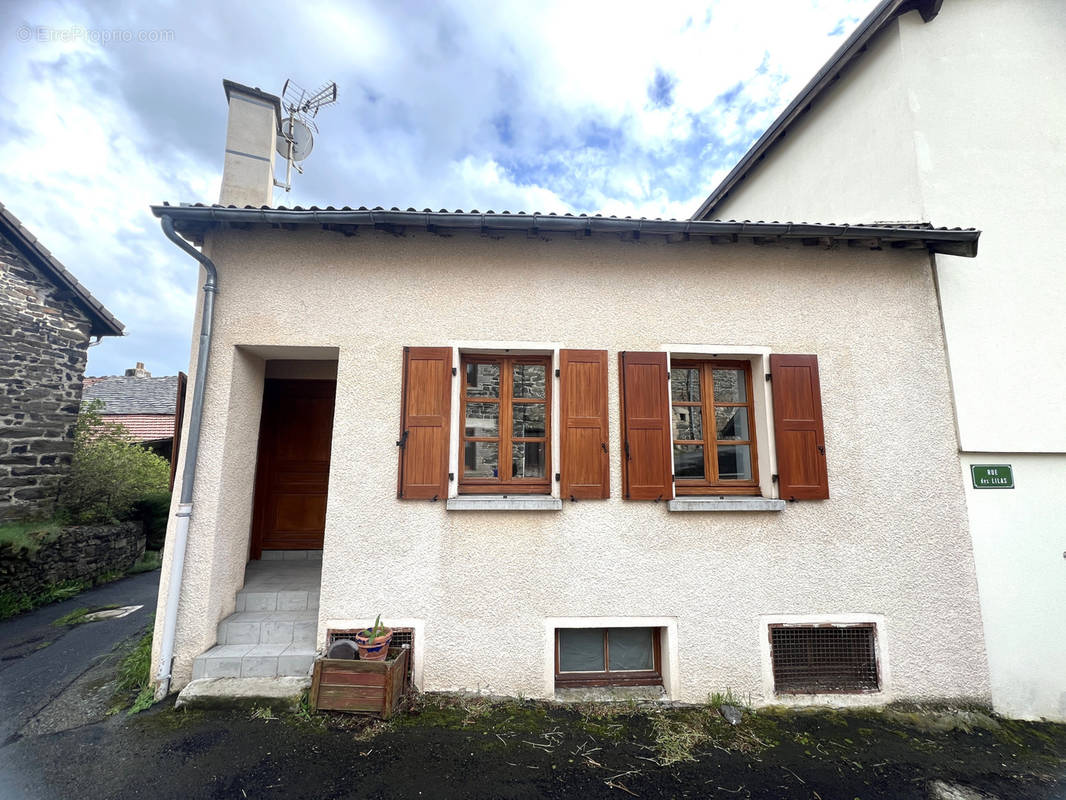 Maison à FREYCENET-LA-TOUR