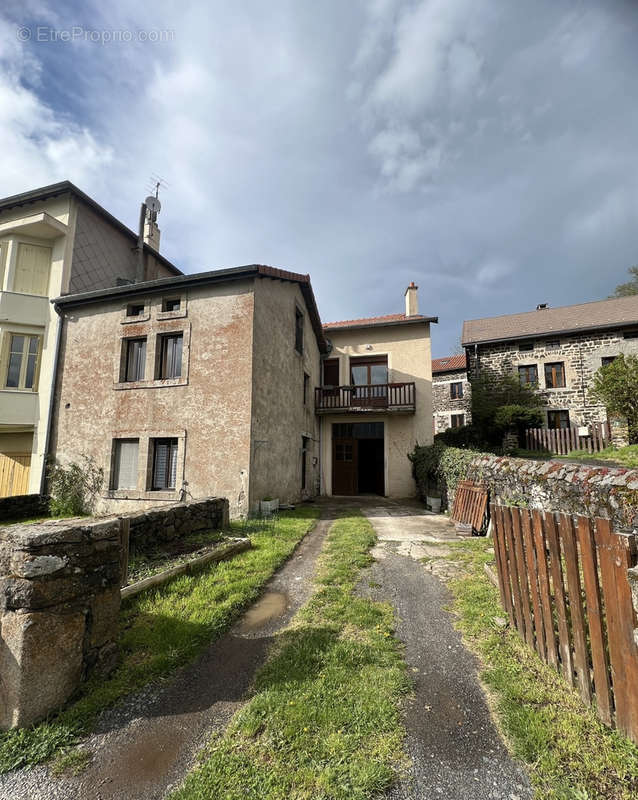 Maison à FREYCENET-LA-TOUR