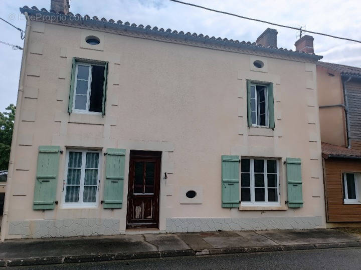 Maison à BOURG-ARCHAMBAULT