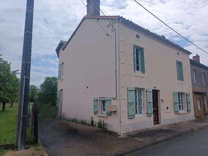 Maison à BOURG-ARCHAMBAULT