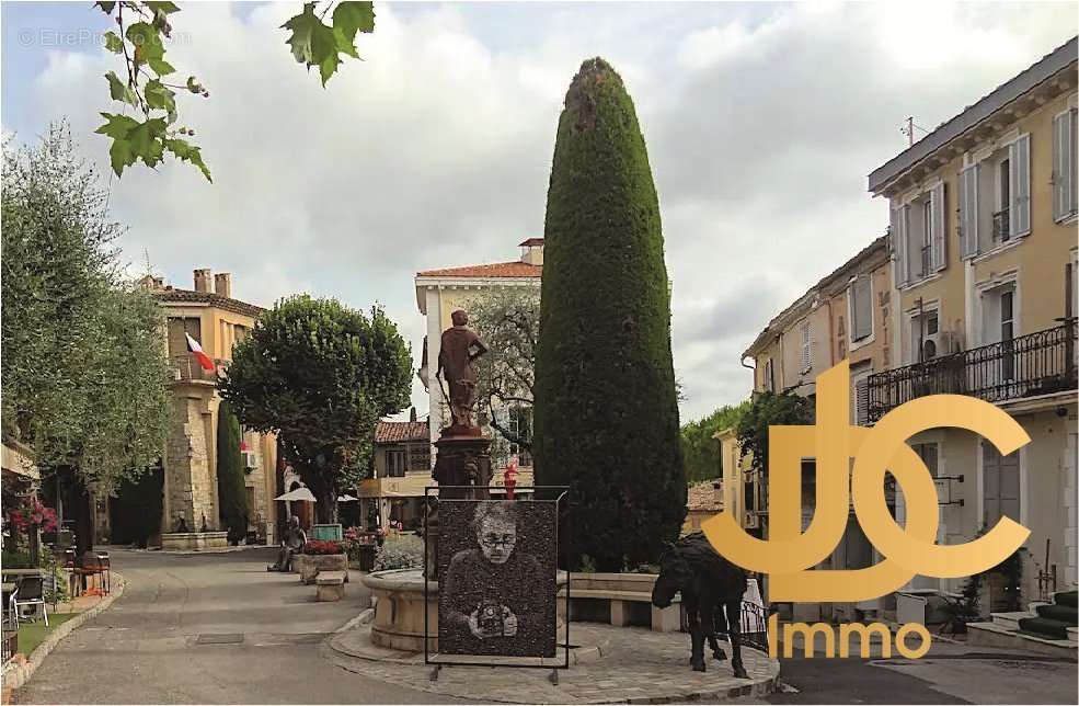 Commerce à MOUGINS