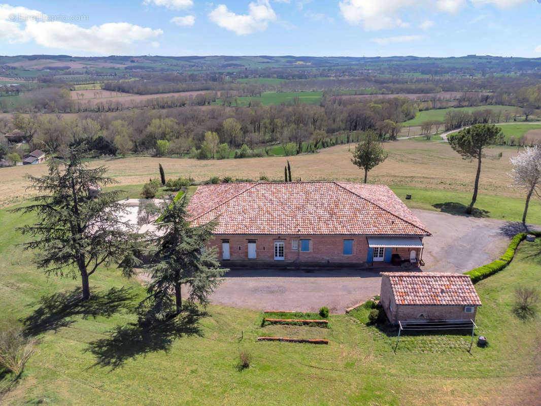 Maison à MONTAIGUT-SUR-SAVE