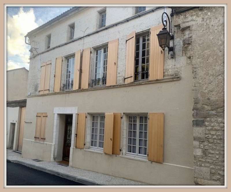 Maison à BLANZAC-PORCHERESSE