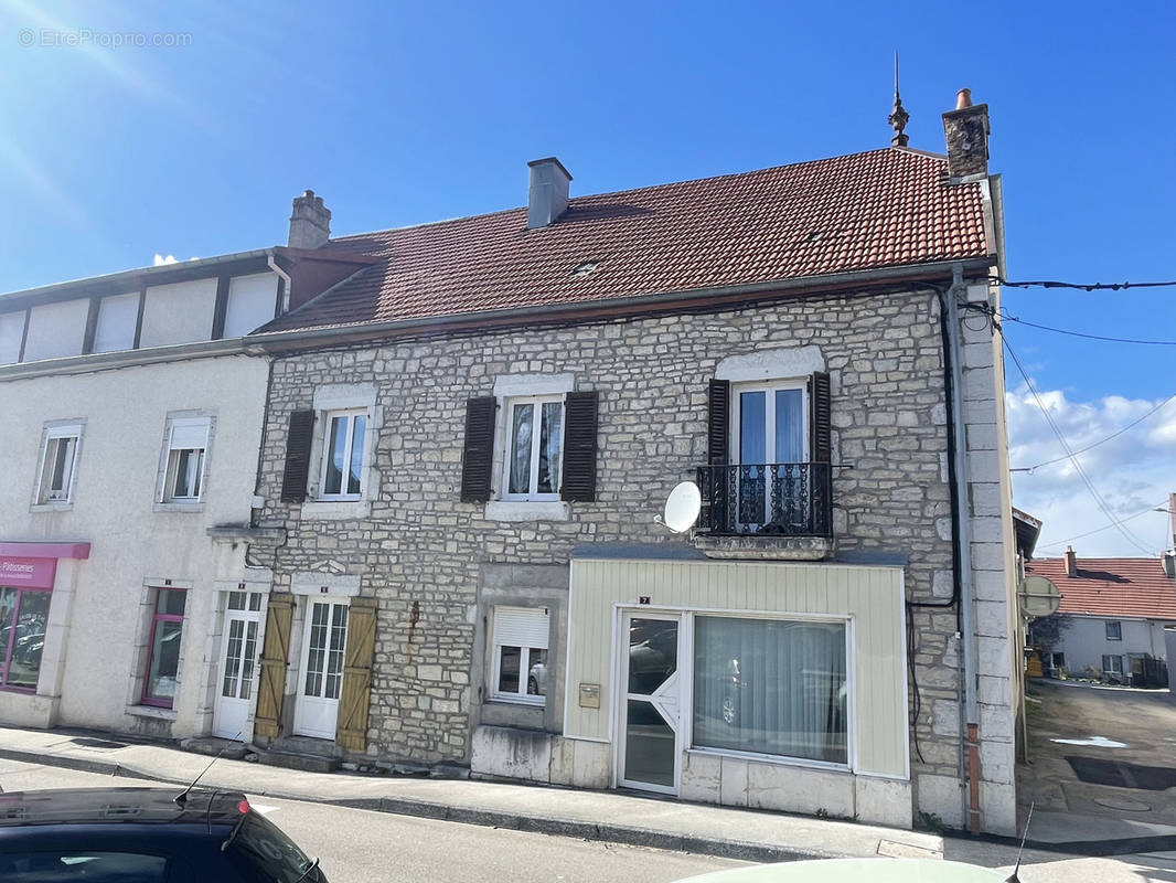 Maison à VERCEL-VILLEDIEU-LE-CAMP