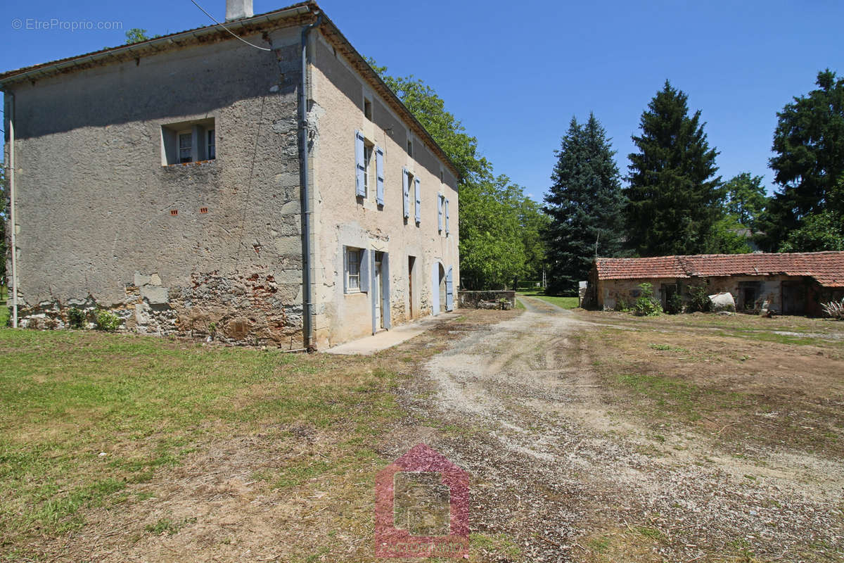 Maison à PUY-L&#039;EVEQUE