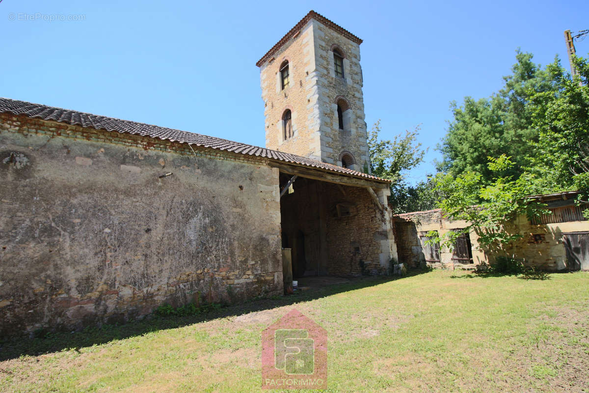 Maison à PUY-L&#039;EVEQUE