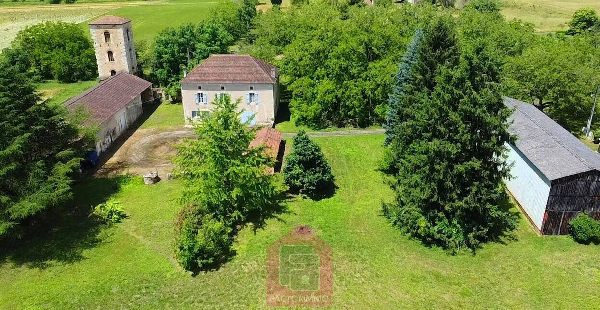 Maison à PUY-L&#039;EVEQUE