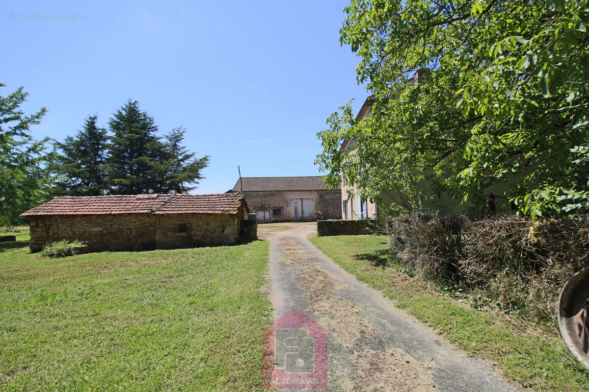 Maison à PUY-L&#039;EVEQUE