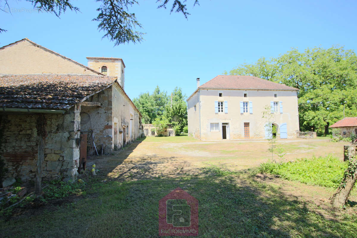 Maison à PUY-L&#039;EVEQUE