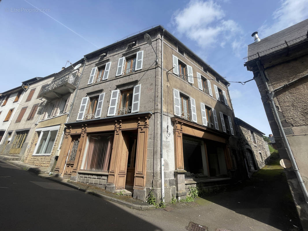 Appartement à ROCHEFORT-MONTAGNE