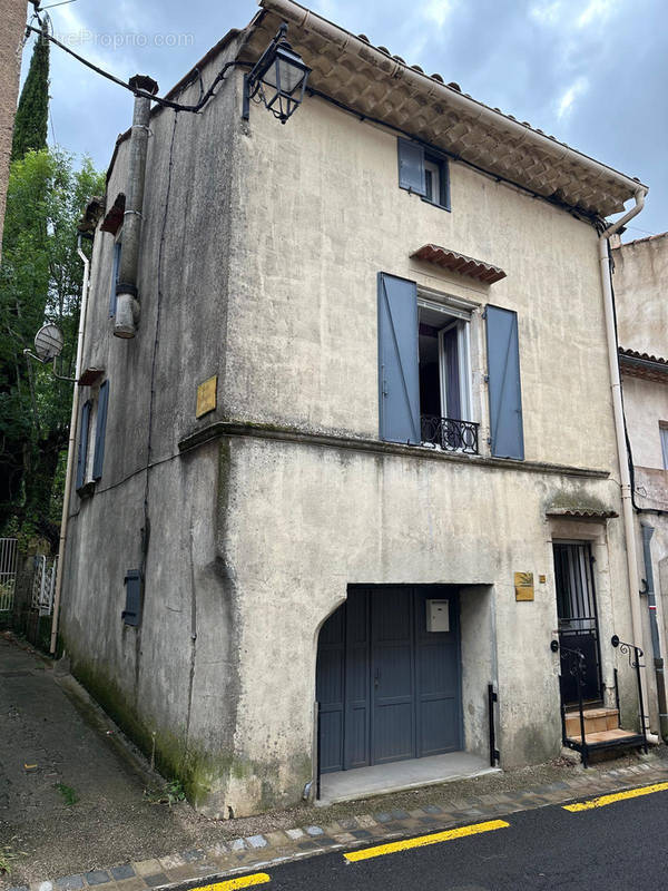 Maison à LA VACQUERIE-ET-SAINT-MARTIN-DE-CASTRIES