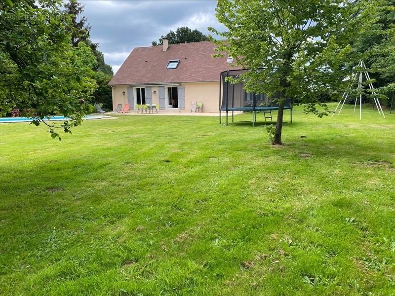 Maison à NEUVILLE-SUR-SARTHE