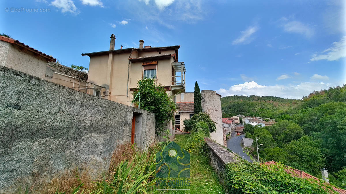 Maison à AUZON