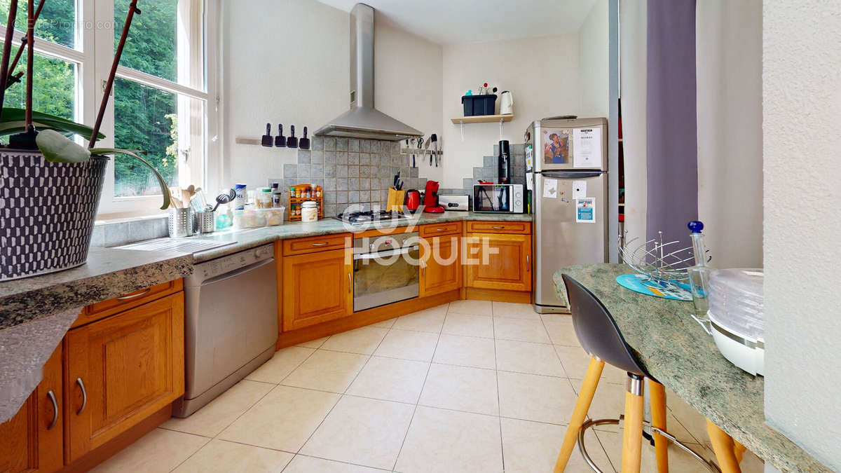 Appartement à ROUGEMONT-LE-CHATEAU