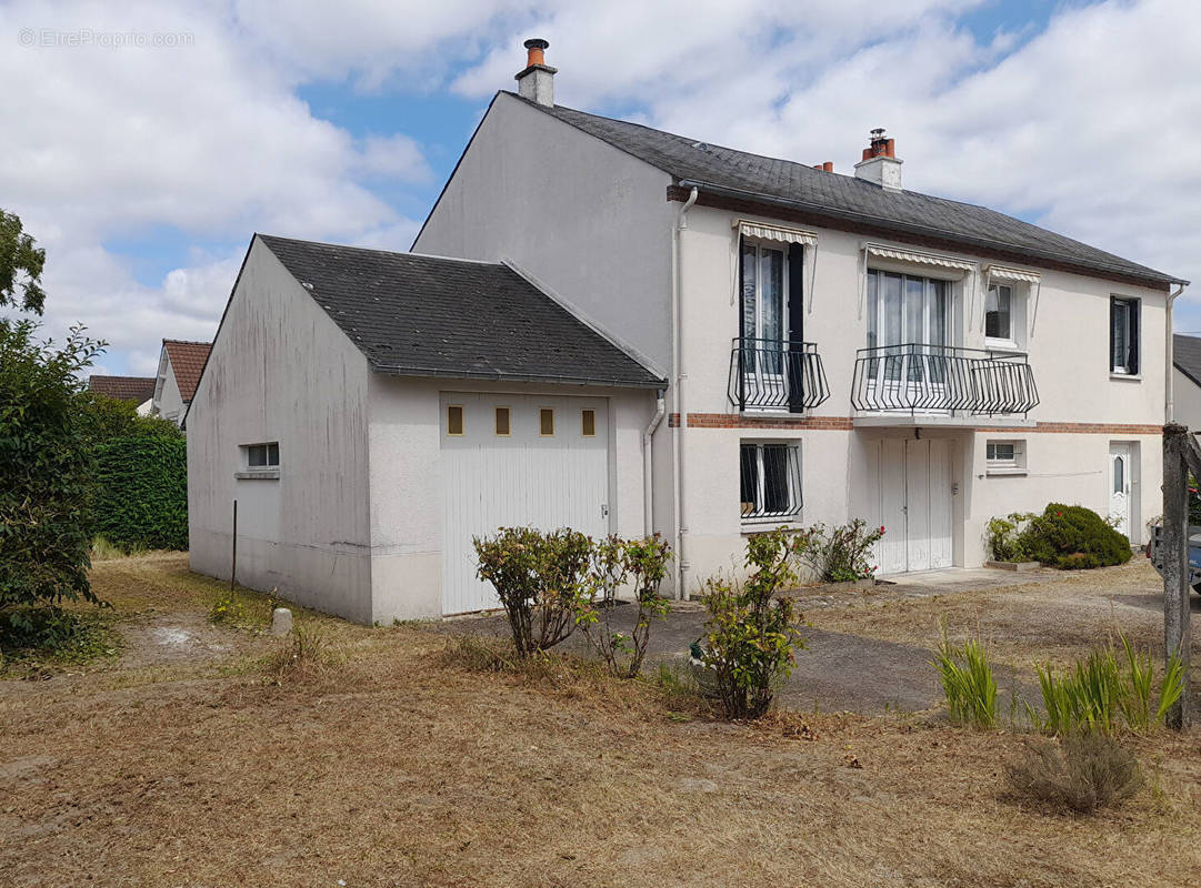 Maison à SAINT-JEAN-DE-BRAYE