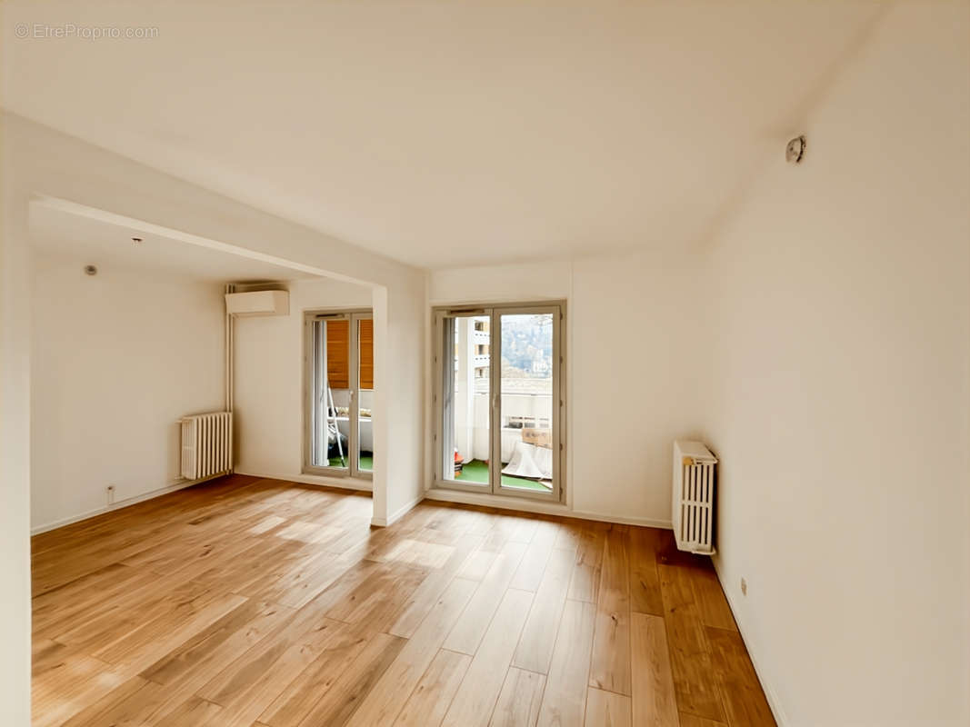 Appartement à LYON-9E