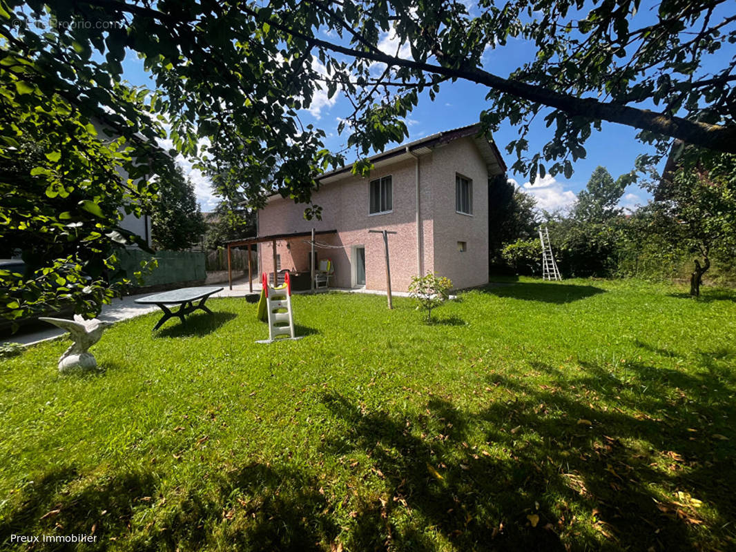 Maison à ETREMBIERES