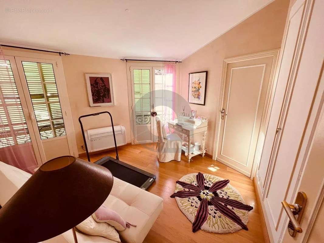 Appartement à ROQUEBRUNE-CAP-MARTIN