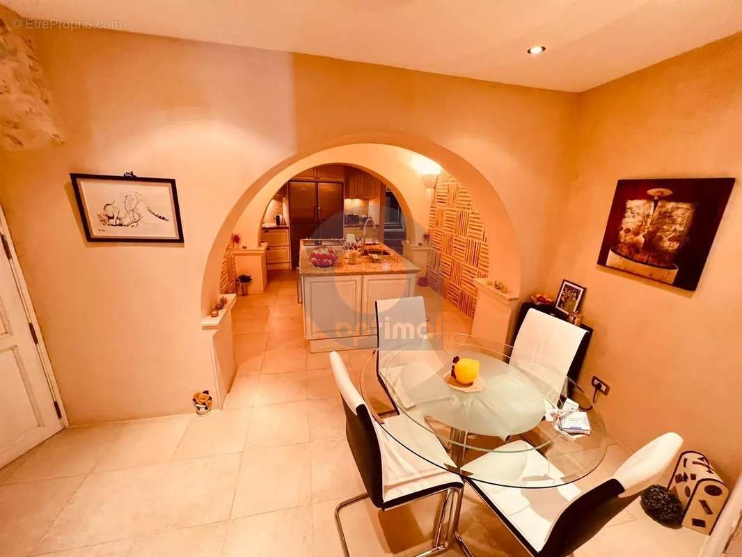 Appartement à ROQUEBRUNE-CAP-MARTIN