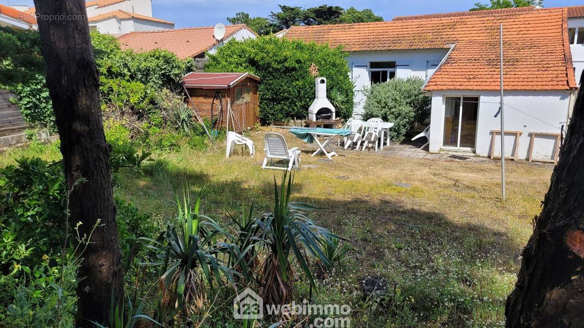 Rare, située à 40m de la plage, maison de 83m² - Maison à LONGEVILLE-SUR-MER