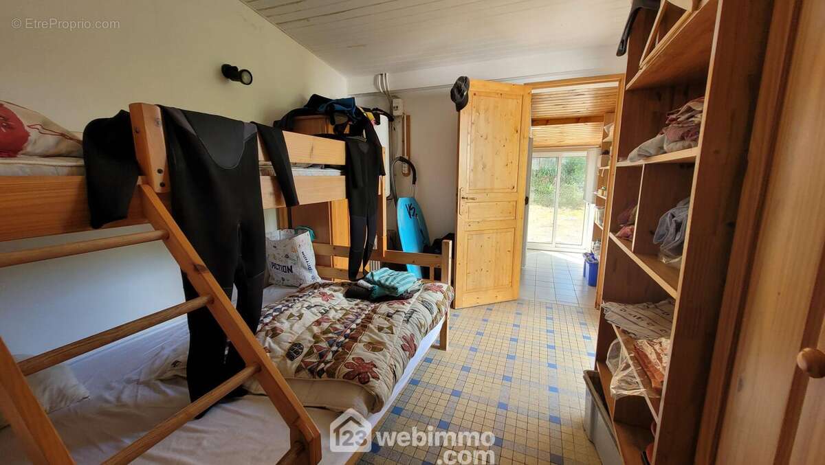 Une seconde chambre passante avec porte sur l&#039;extérieur - Maison à LONGEVILLE-SUR-MER