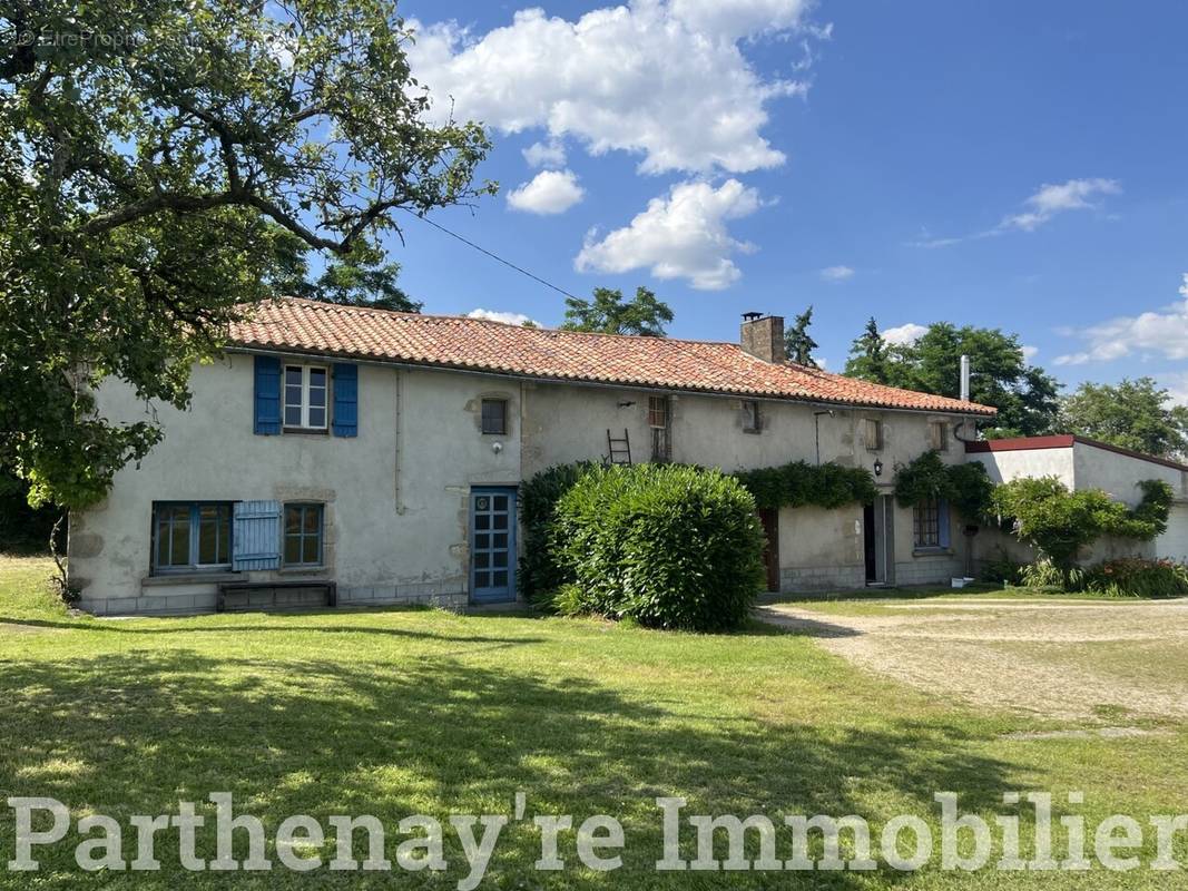 Maison à PARTHENAY